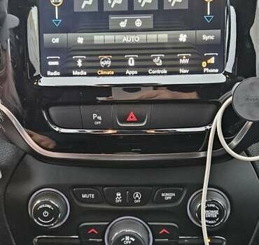 Білий Джип Cherokee, об'ємом двигуна 3.24 л та пробігом 143 тис. км за 20500 $, фото 1 на Automoto.ua