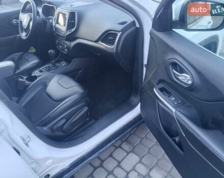 Белый Джип Чероки, объемом двигателя 2.36 л и пробегом 68 тыс. км за 16600 $, фото 6 на Automoto.ua