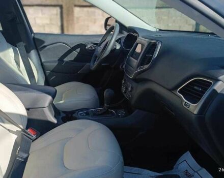 Белый Джип Чероки, объемом двигателя 2.4 л и пробегом 121 тыс. км за 9300 $, фото 4 на Automoto.ua