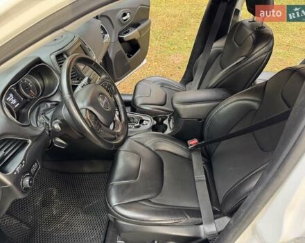 Белый Джип Чероки, объемом двигателя 2.36 л и пробегом 118 тыс. км за 16199 $, фото 14 на Automoto.ua