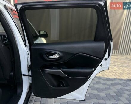 Белый Джип Чероки, объемом двигателя 2.36 л и пробегом 183 тыс. км за 12999 $, фото 44 на Automoto.ua