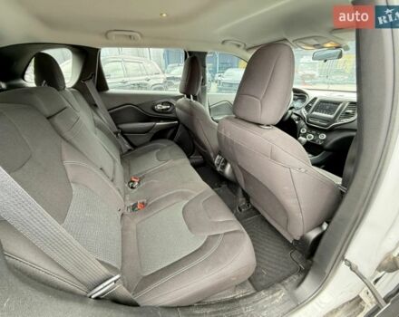 Білий Джип Cherokee, об'ємом двигуна 2.4 л та пробігом 198 тис. км за 3998 $, фото 11 на Automoto.ua