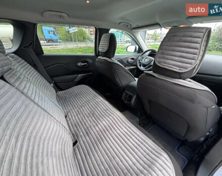 Білий Джип Cherokee, об'ємом двигуна 2.4 л та пробігом 95 тис. км за 16500 $, фото 20 на Automoto.ua