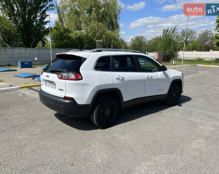 Білий Джип Cherokee, об'ємом двигуна 2.36 л та пробігом 120 тис. км за 15000 $, фото 18 на Automoto.ua