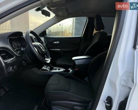 Білий Джип Cherokee, об'ємом двигуна 2.36 л та пробігом 182 тис. км за 13300 $, фото 24 на Automoto.ua