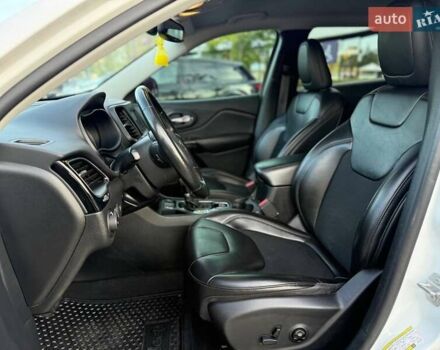 Джип Чероки 2019 в Киеве на Automoto.ua Белый Джип Чероки, объемом двигателя 2.36 л и пробегом 166 тыс. км за 17490 $, фото 8 на Automoto.ua