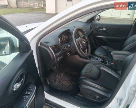 Белый Джип Чероки, объемом двигателя 2.36 л и пробегом 68 тыс. км за 16600 $, фото 10 на Automoto.ua