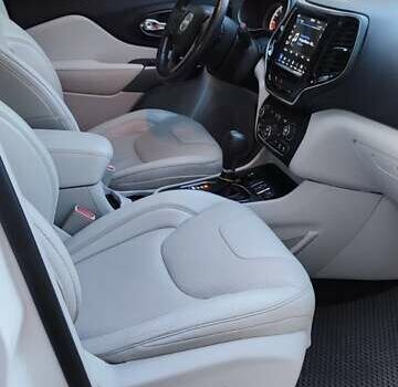 Білий Джип Cherokee, об'ємом двигуна 2.36 л та пробігом 55 тис. км за 18500 $, фото 9 на Automoto.ua