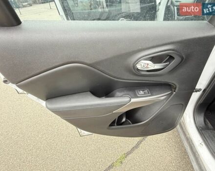 Білий Джип Cherokee, об'ємом двигуна 2.4 л та пробігом 198 тис. км за 3998 $, фото 9 на Automoto.ua