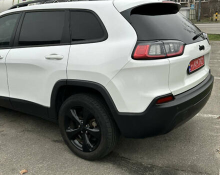Белый Джип Чероки, объемом двигателя 2.36 л и пробегом 145 тыс. км за 16300 $, фото 2 на Automoto.ua