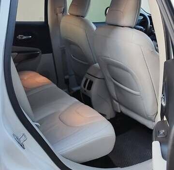 Білий Джип Cherokee, об'ємом двигуна 2.36 л та пробігом 55 тис. км за 18500 $, фото 13 на Automoto.ua