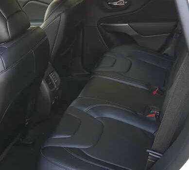 Білий Джип Cherokee, об'ємом двигуна 3.24 л та пробігом 130 тис. км за 19000 $, фото 9 на Automoto.ua