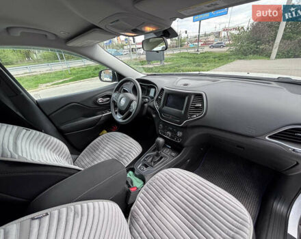 Білий Джип Cherokee, об'ємом двигуна 2.4 л та пробігом 95 тис. км за 16500 $, фото 23 на Automoto.ua