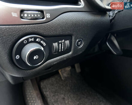 Білий Джип Cherokee, об'ємом двигуна 2.4 л та пробігом 247 тис. км за 15300 $, фото 15 на Automoto.ua