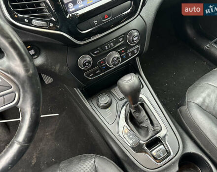 Белый Джип Чероки, объемом двигателя 3.2 л и пробегом 123 тыс. км за 13200 $, фото 8 на Automoto.ua