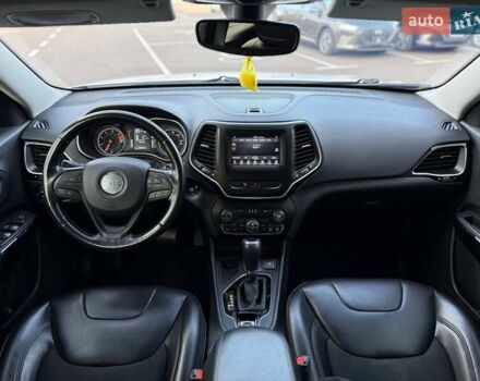 Джип Чероки 2019 в Киеве на Automoto.ua Белый Джип Чероки, объемом двигателя 2.36 л и пробегом 166 тыс. км за 17490 $, фото 22 на Automoto.ua