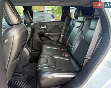 Джип Чероки 2019 в Киеве на Automoto.ua Белый Джип Чероки, объемом двигателя 2.36 л и пробегом 166 тыс. км за 17490 $, фото 9 на Automoto.ua