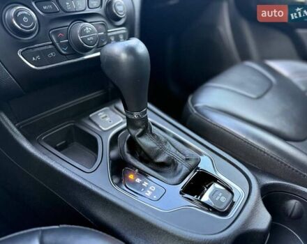 Джип Чероки 2019 в Киеве на Automoto.ua Белый Джип Чероки, объемом двигателя 2.36 л и пробегом 166 тыс. км за 17490 $, фото 21 на Automoto.ua