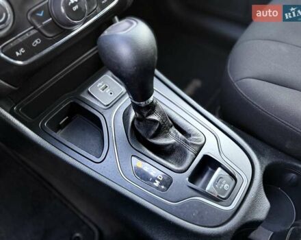 Білий Джип Cherokee, об'ємом двигуна 2.36 л та пробігом 182 тис. км за 13300 $, фото 37 на Automoto.ua