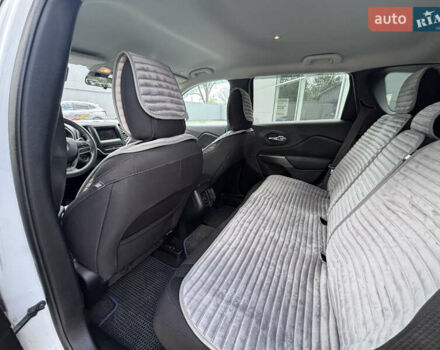 Білий Джип Cherokee, об'ємом двигуна 2.4 л та пробігом 95 тис. км за 16500 $, фото 19 на Automoto.ua