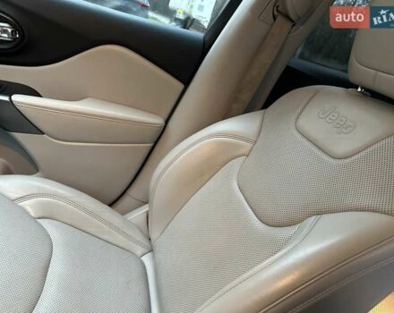 Білий Джип Cherokee, об'ємом двигуна 2.36 л та пробігом 153 тис. км за 15900 $, фото 15 на Automoto.ua
