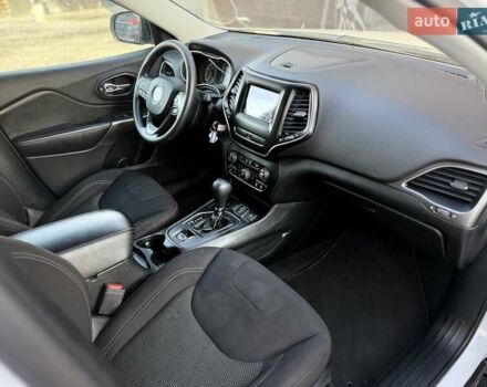 Білий Джип Cherokee, об'ємом двигуна 2.36 л та пробігом 182 тис. км за 13300 $, фото 42 на Automoto.ua