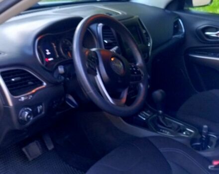 Белый Джип Чероки, объемом двигателя 2.4 л и пробегом 196 тыс. км за 15000 $, фото 5 на Automoto.ua