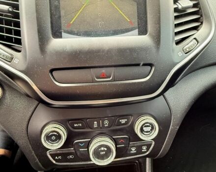 Білий Джип Cherokee, об'ємом двигуна 2.4 л та пробігом 198 тис. км за 3998 $, фото 8 на Automoto.ua