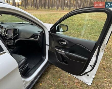 Белый Джип Чероки, объемом двигателя 2.36 л и пробегом 118 тыс. км за 16199 $, фото 20 на Automoto.ua