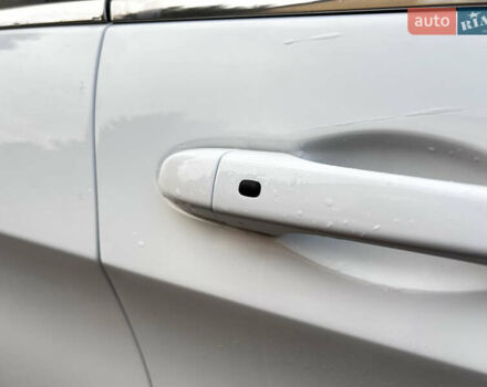 Білий Джип Cherokee, об'ємом двигуна 2.4 л та пробігом 247 тис. км за 15300 $, фото 5 на Automoto.ua
