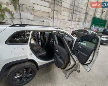 Білий Джип Cherokee, об'ємом двигуна 2.36 л та пробігом 162 тис. км за 17900 $, фото 14 на Automoto.ua