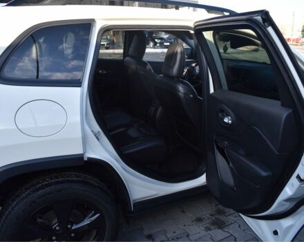 Белый Джип Чероки, объемом двигателя 2.4 л и пробегом 111 тыс. км за 17000 $, фото 3 на Automoto.ua