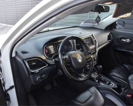 Белый Джип Чероки, объемом двигателя 2.4 л и пробегом 111 тыс. км за 17000 $, фото 4 на Automoto.ua