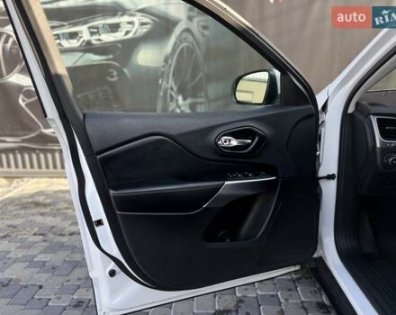 Белый Джип Чероки, объемом двигателя 2.36 л и пробегом 183 тыс. км за 12999 $, фото 23 на Automoto.ua