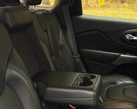 Білий Джип Cherokee, об'ємом двигуна 2.36 л та пробігом 170 тис. км за 18500 $, фото 37 на Automoto.ua