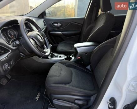 Білий Джип Cherokee, об'ємом двигуна 2.36 л та пробігом 182 тис. км за 13300 $, фото 27 на Automoto.ua