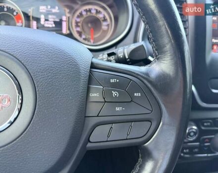 Джип Чероки 2019 в Киеве на Automoto.ua Белый Джип Чероки, объемом двигателя 2.36 л и пробегом 166 тыс. км за 17490 $, фото 16 на Automoto.ua