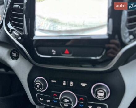 Білий Джип Cherokee, об'ємом двигуна 2.36 л та пробігом 153 тис. км за 15900 $, фото 31 на Automoto.ua