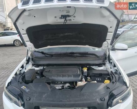 Белый Джип Чероки, объемом двигателя 2.36 л и пробегом 68 тыс. км за 16600 $, фото 21 на Automoto.ua