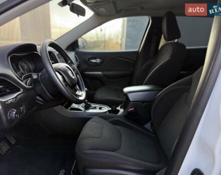 Білий Джип Cherokee, об'ємом двигуна 2.36 л та пробігом 182 тис. км за 13300 $, фото 26 на Automoto.ua