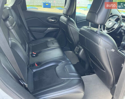 Білий Джип Cherokee, об'ємом двигуна 2.36 л та пробігом 120 тис. км за 15000 $, фото 46 на Automoto.ua