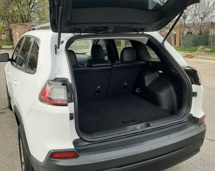 Белый Джип Чероки, объемом двигателя 2.36 л и пробегом 97 тыс. км за 18500 $, фото 8 на Automoto.ua