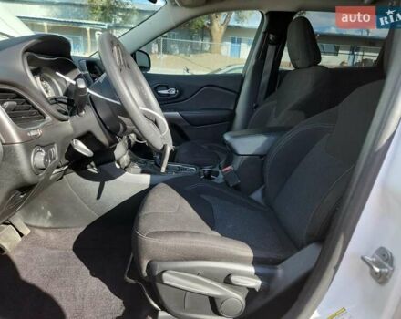 Білий Джип Cherokee, об'ємом двигуна 2.36 л та пробігом 80 тис. км за 2800 $, фото 6 на Automoto.ua