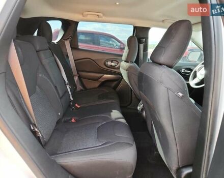 Білий Джип Cherokee, об'ємом двигуна 2.36 л та пробігом 80 тис. км за 2800 $, фото 10 на Automoto.ua