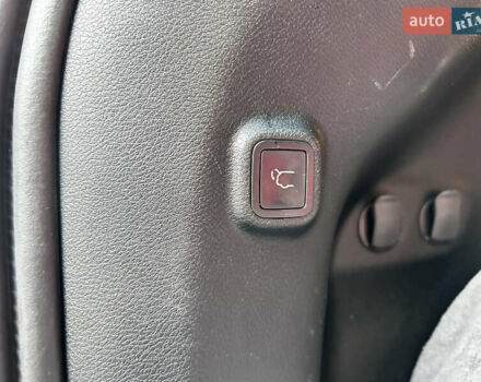 Білий Джип Cherokee, об'ємом двигуна 2.4 л та пробігом 247 тис. км за 15300 $, фото 11 на Automoto.ua