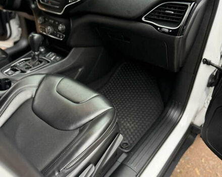 Белый Джип Чероки, объемом двигателя 3.24 л и пробегом 135 тыс. км за 20500 $, фото 24 на Automoto.ua