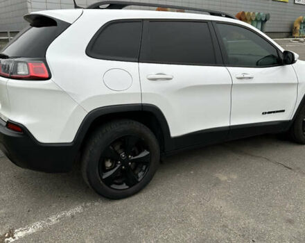 Белый Джип Чероки, объемом двигателя 2.36 л и пробегом 145 тыс. км за 16300 $, фото 1 на Automoto.ua