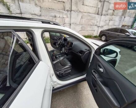 Білий Джип Cherokee, об'ємом двигуна 2.36 л та пробігом 162 тис. км за 17900 $, фото 12 на Automoto.ua