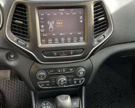 Белый Джип Чероки, объемом двигателя 3.2 л и пробегом 76 тыс. км за 16000 $, фото 7 на Automoto.ua