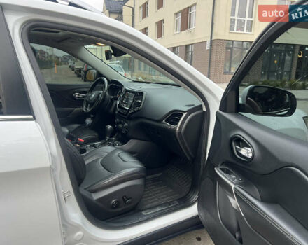 Белый Джип Чероки, объемом двигателя 3.24 л и пробегом 242 тыс. км за 21000 $, фото 10 на Automoto.ua